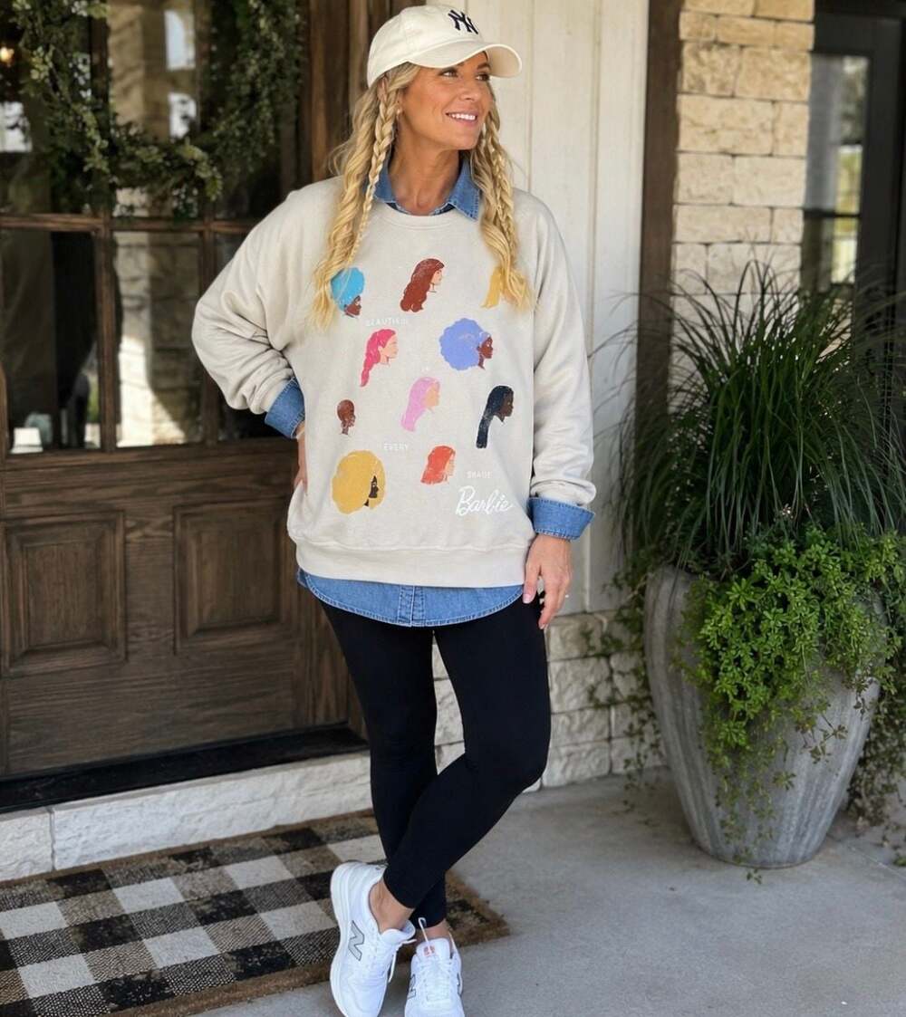 Barbie Grayson Threads Women’s XXL Beautiful in Every Shade Graphic Sweatshirt